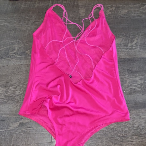 Bright Pink strappy Ardene bodysuit in size L - Picture 2 of 2